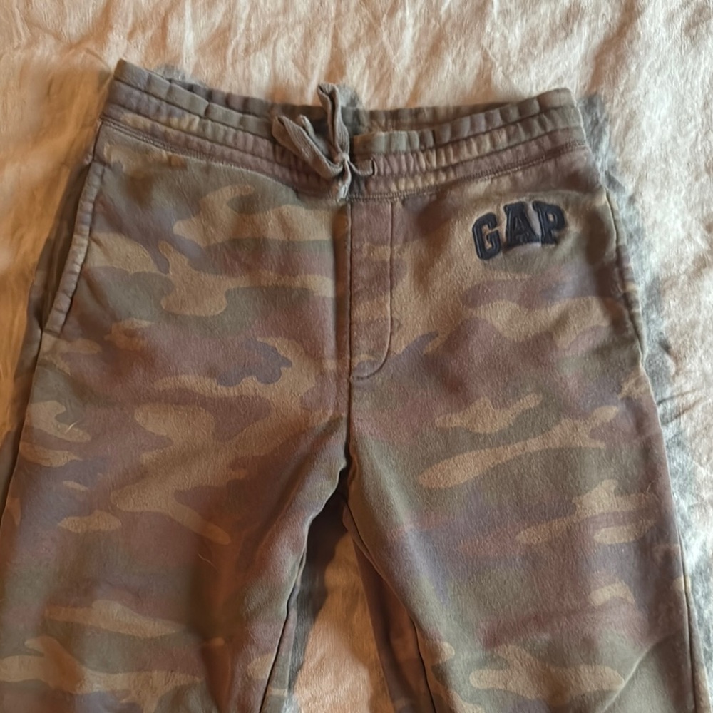 GAP Men’s Medium Camouflage Jogger Pants